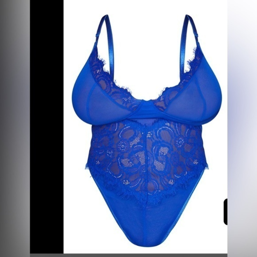Pretty little thing lingerie plus cobalt lace stripe  cup detail‎ body suit  NWT